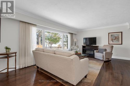 10 Duckworth Street, Barrie, ON - Indoor Photo Showing Living Room