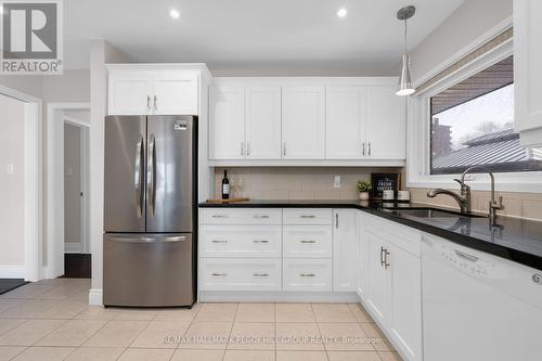 10 Duckworth Street, Barrie, ON - Indoor Photo Showing Kitchen