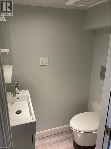 432 Bay Street N, Hamilton, ON - Indoor Photo Showing Bathroom