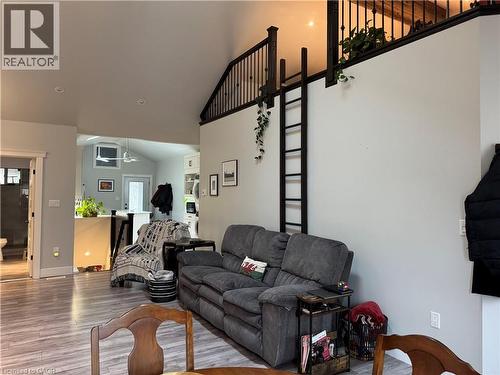 432 Bay Street N, Hamilton, ON - Indoor Photo Showing Living Room