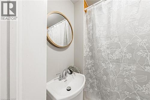 24 Rowanwood Street, Hamilton, ON - Indoor Photo Showing Bathroom