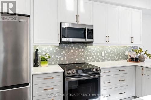 112 Jardiniere Street, Ottawa, ON - Indoor Photo Showing Kitchen With Upgraded Kitchen