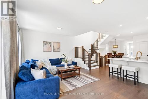 112 Jardiniere Street, Ottawa, ON - Indoor Photo Showing Living Room
