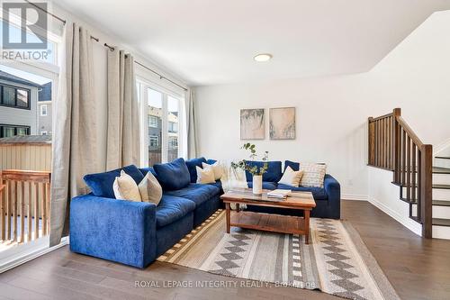 112 Jardiniere Street, Ottawa, ON - Indoor Photo Showing Living Room