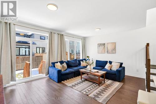 112 Jardiniere Street, Ottawa, ON - Indoor Photo Showing Living Room