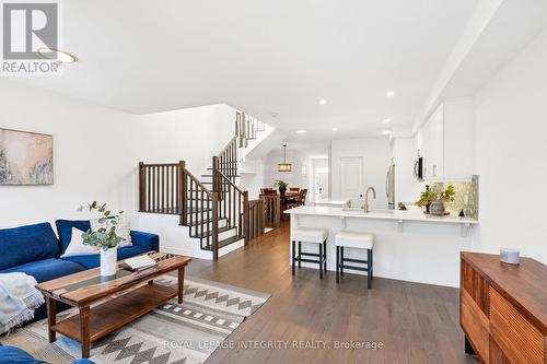 112 Jardiniere Street, Ottawa, ON - Indoor Photo Showing Living Room