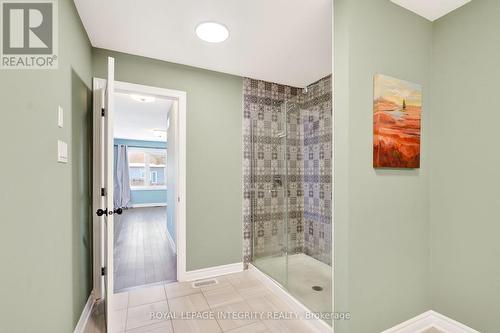 112 Jardiniere Street, Ottawa, ON - Indoor Photo Showing Bathroom