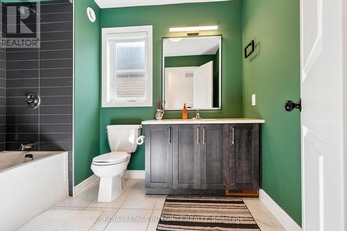 112 Jardiniere Street, Ottawa, ON - Indoor Photo Showing Bathroom