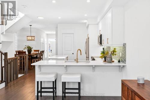 112 Jardiniere Street, Ottawa, ON - Indoor Photo Showing Kitchen With Upgraded Kitchen