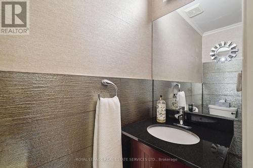 641 Symons Cross, Milton, ON - Indoor Photo Showing Bathroom