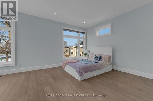 1050 Edgeleigh Avenue, Mississauga, ON - Indoor Photo Showing Bedroom