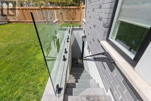 1050 Edgeleigh Avenue, Mississauga, ON - Outdoor
