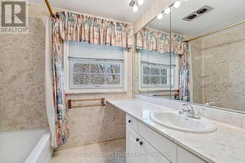 524 Meadow Wood Road, Mississauga, ON - Indoor Photo Showing Bathroom