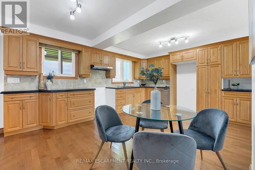 617 Eighth Road E, Hamilton, ON - Indoor Photo Showing Kitchen