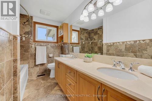 617 Eighth Road E, Hamilton, ON - Indoor Photo Showing Bathroom