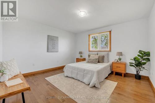 617 Eighth Road E, Hamilton, ON - Indoor Photo Showing Bedroom