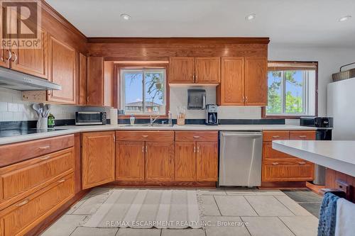 617 Eighth Road E, Hamilton, ON - Indoor Photo Showing Kitchen