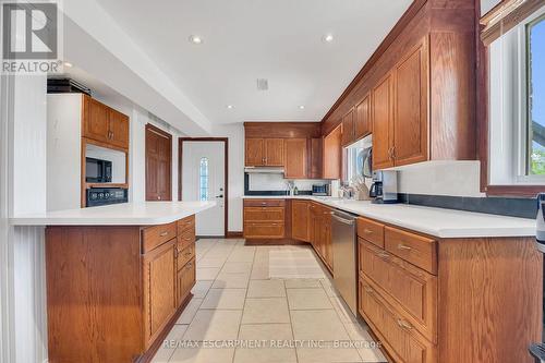 617 Eighth Road E, Hamilton, ON - Indoor Photo Showing Kitchen