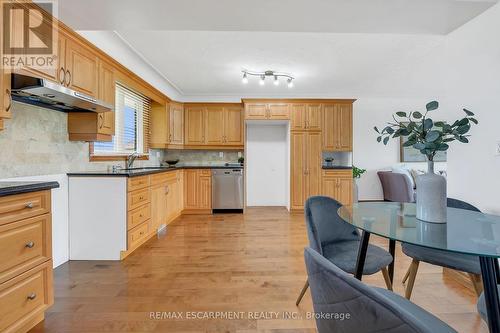 617 Eighth Road E, Hamilton, ON - Indoor Photo Showing Kitchen