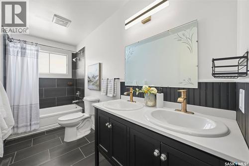 3122 Mountbatten Street, Saskatoon, SK - Indoor Photo Showing Bathroom
