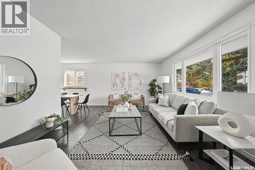 3122 Mountbatten Street, Saskatoon, SK - Indoor Photo Showing Living Room