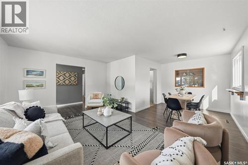 3122 Mountbatten Street, Saskatoon, SK - Indoor Photo Showing Living Room