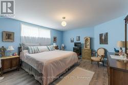 BRIGHT PRIMARY APARTMENT BEDROOM 15'8 X 13' - 