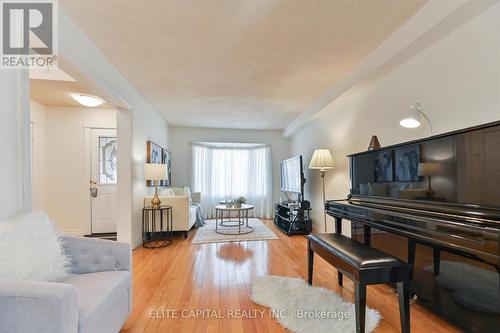 54 Bauer Crescent, Markham, ON - Indoor Photo Showing Living Room