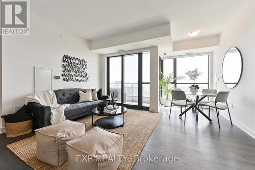 1006 - 120 Eagle Rock Way, Vaughan, ON - Indoor Photo Showing Living Room
