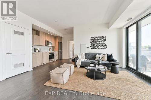 1006 - 120 Eagle Rock Way, Vaughan, ON - Indoor Photo Showing Living Room