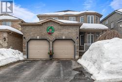 13 SURREY DRIVE Barrie, ON L4M 0C5
