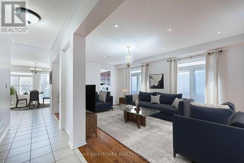 3228 Tacc Drive, Mississauga, ON - Indoor Photo Showing Living Room