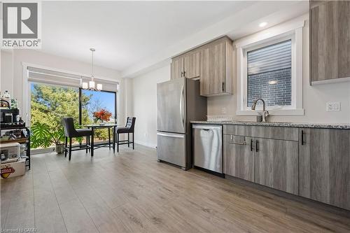 40 Moon Crescent, Cambridge, ON - Indoor Photo Showing Kitchen With Stainless Steel Kitchen