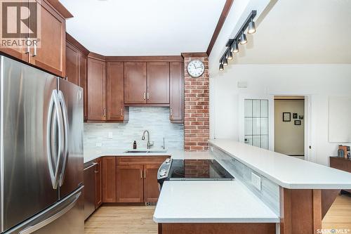 625 4Th Avenue N, Saskatoon, SK - Indoor Photo Showing Kitchen With Stainless Steel Kitchen
