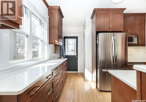 625 4Th Avenue N, Saskatoon, SK - Indoor Photo Showing Kitchen