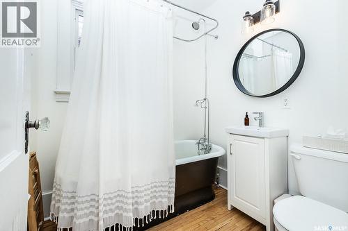 625 4Th Avenue N, Saskatoon, SK - Indoor Photo Showing Bathroom
