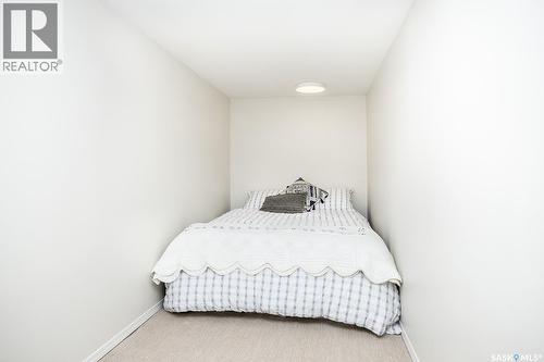 625 4Th Avenue N, Saskatoon, SK - Indoor Photo Showing Bedroom