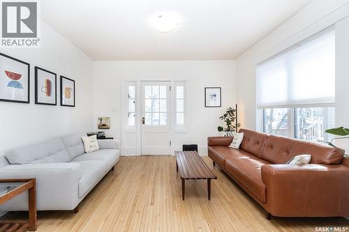625 4Th Avenue N, Saskatoon, SK - Indoor Photo Showing Living Room