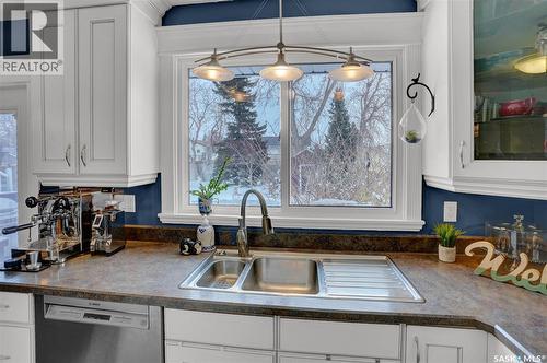 102 Daisy Crescent, Moose Jaw, SK - Indoor Photo Showing Kitchen With Double Sink