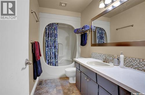 102 Daisy Crescent, Moose Jaw, SK - Indoor Photo Showing Bathroom