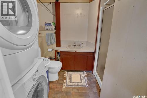 102 Daisy Crescent, Moose Jaw, SK - Indoor Photo Showing Laundry Room