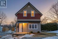 UPPER - 39 GLENELG STREET E Kawartha Lakes (Lindsay), ON K9V 1Y9