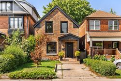 50 WATSON AVENUE Toronto, ON M6S 4E1