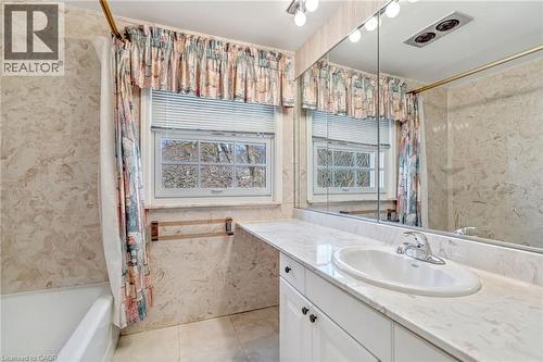 524 Meadow Wood Road, Mississauga, ON - Indoor Photo Showing Bathroom