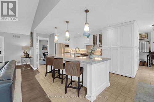 793073 3Rd Line, Mono, ON - Indoor Photo Showing Kitchen With Upgraded Kitchen