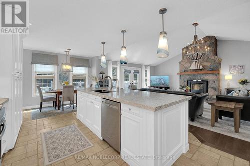 793073 3Rd Line, Mono, ON - Indoor Photo Showing Kitchen With Double Sink With Upgraded Kitchen