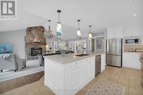 793073 3Rd Line, Mono, ON - Indoor Photo Showing Kitchen With Double Sink With Upgraded Kitchen