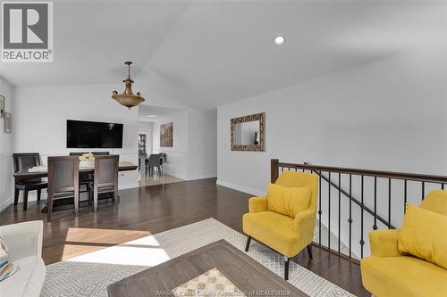 3921 Zanzibar Crescent, Windsor, ON - Indoor Photo Showing Living Room