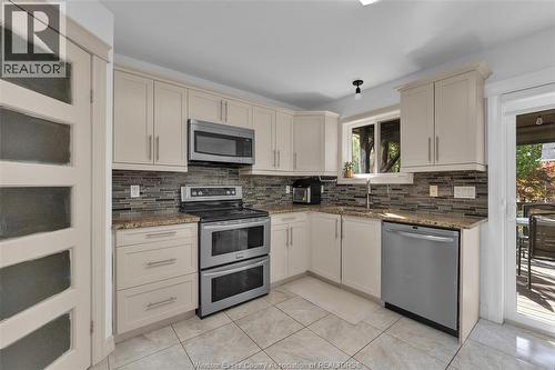 3921 Zanzibar Crescent, Windsor, ON - Indoor Photo Showing Kitchen