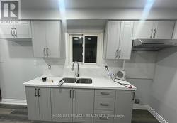 8 ROTHERGLEN COURT Brampton, ON L6X 2S1